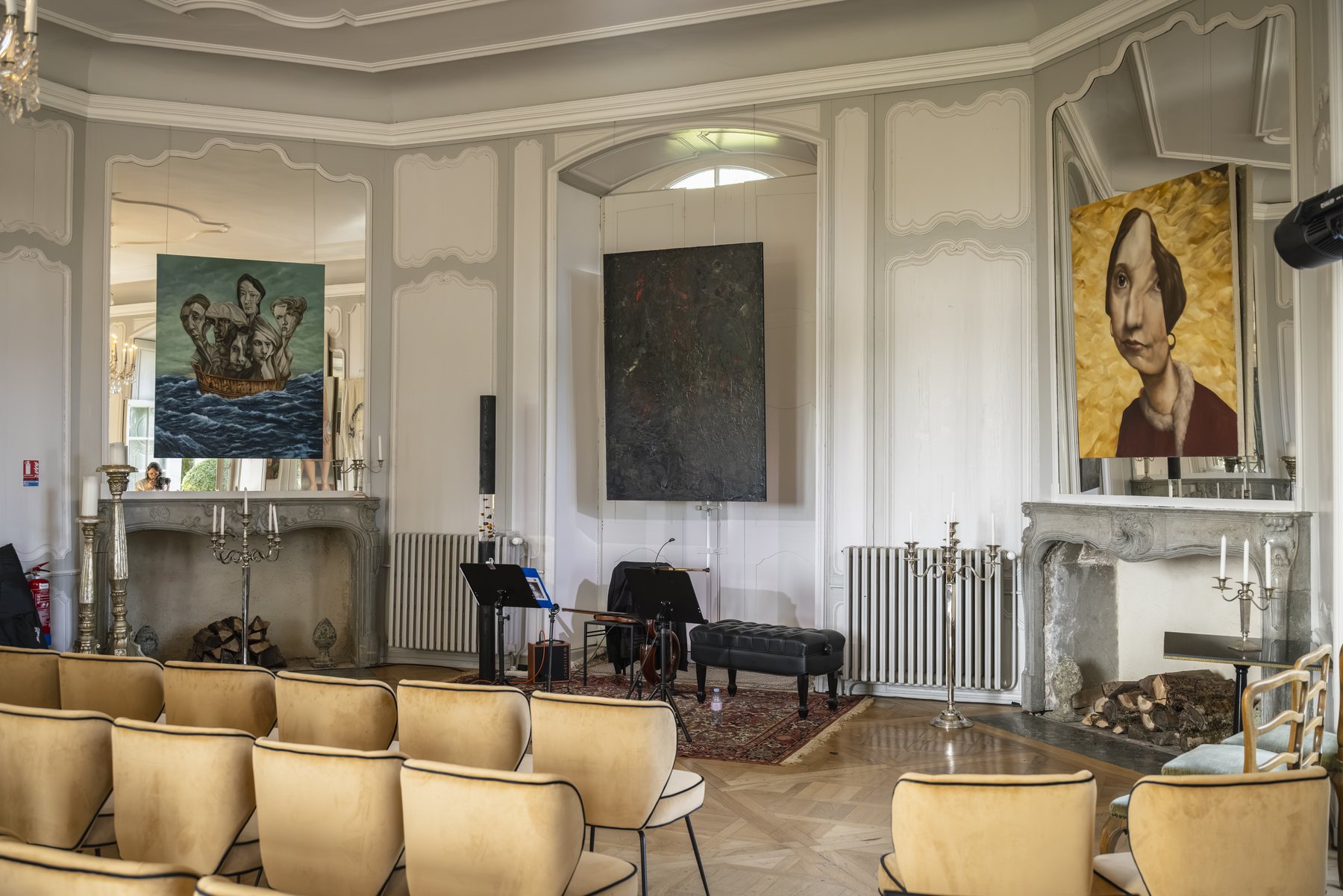 La Salle des Glaces disposée en chaises pour un concert