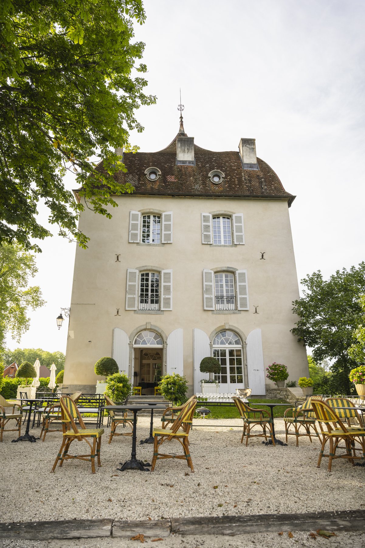 La façade sud du château vue depuis la terrasse